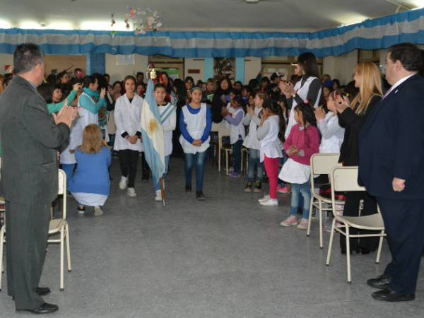 En la Escuela Nº 22 "Independencia del Perú" se realizó el acto oficial en homenaje al General San Martín